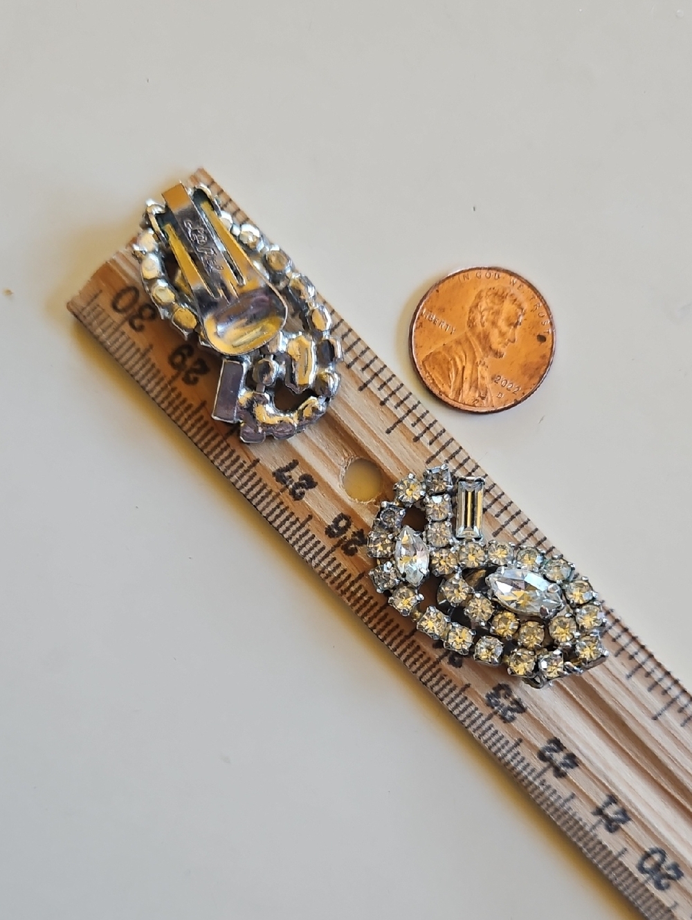La Rel Vintage Silver tone clear rhinestone clip on earrings Massive Sparkle - Picture 3 of 6